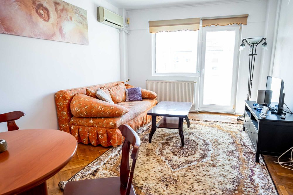3 camere renovat, 80 mp, 2 AC, centrala, loc parcare, curte interioara, Strada Pietonala, Teatrul Toma Caragiu