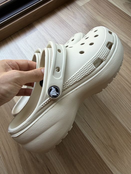 Saboti Crocs Classic Platform Clog W7 (EU 37-38) Bone/Bej – Noi cu etichetă