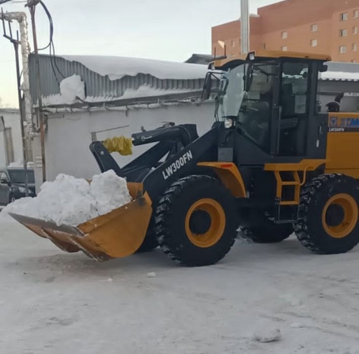 Услуги погрузчика. Вывоз снега. Погрузчик. Камаз.