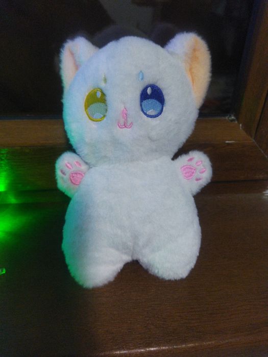 Мягкая игрушка белого цвета