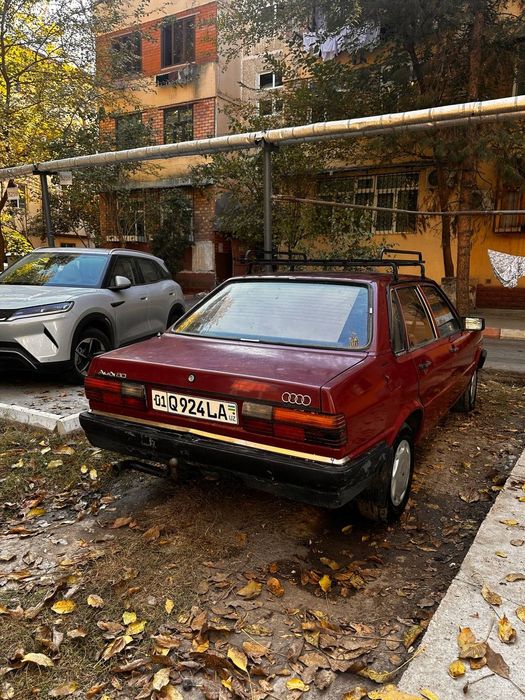 Автомобиль Audi 80