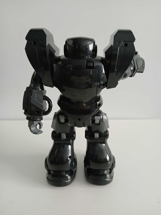 Робот с дистанционно