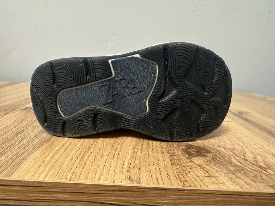 Продам Кроссовки ZARA