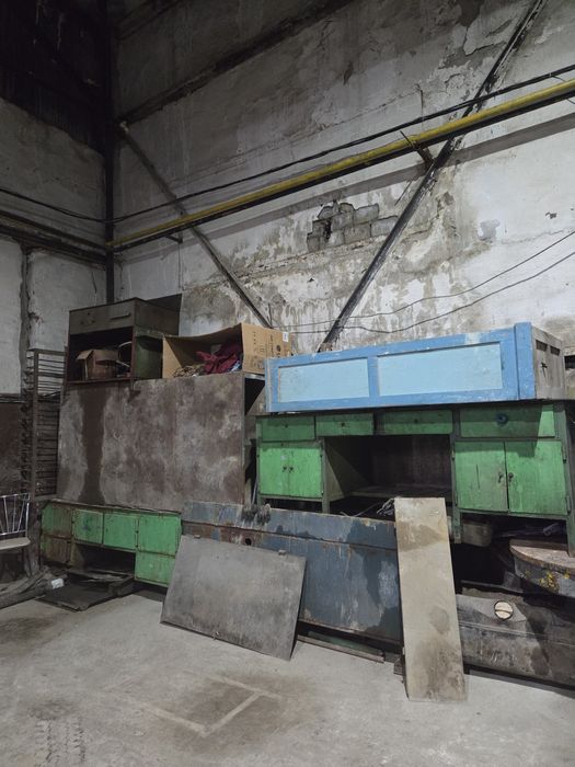 Железные стеллажи