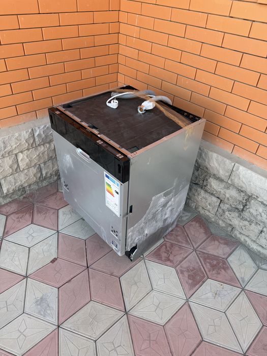 Срочно продам посудомоечную машину