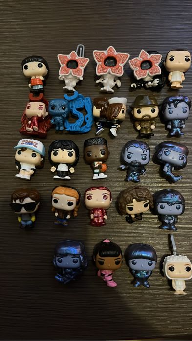 Colectie stranger things kinder joy