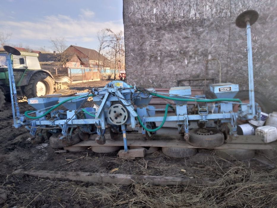 Vând semanatoare spc 6 cu fertilizare