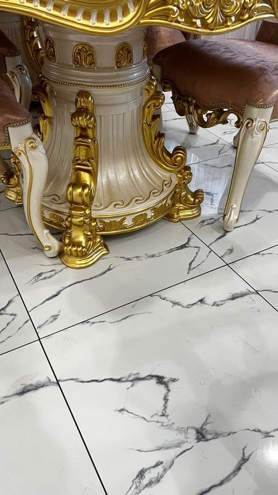 Продам гостиный стол со стульями