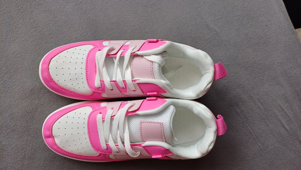 Кецове розово с бяло