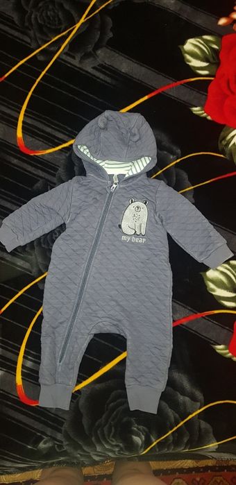 Продам комбинезон на осень