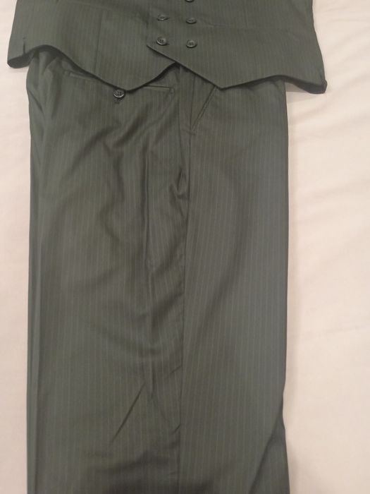 Продам костюмы мужские.