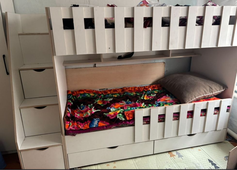 СРОЧНО Продам Двухэтажную детскую кровать