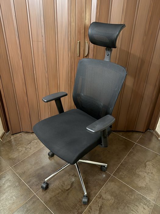 Ергономичен офис стол