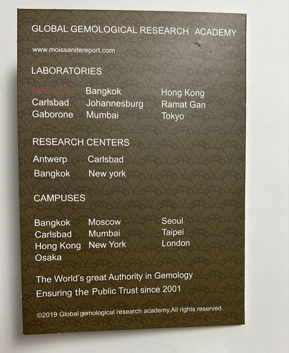 Кольцо с бриллиантом