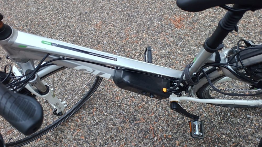Bicicleta Giant Aspiro Hybrid
Este modificata, perfect funcțională!!!