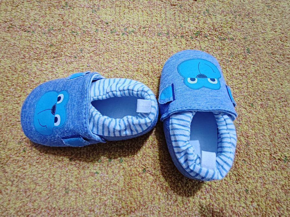 Pantofi de interior/ botosei noi 12,5 cm