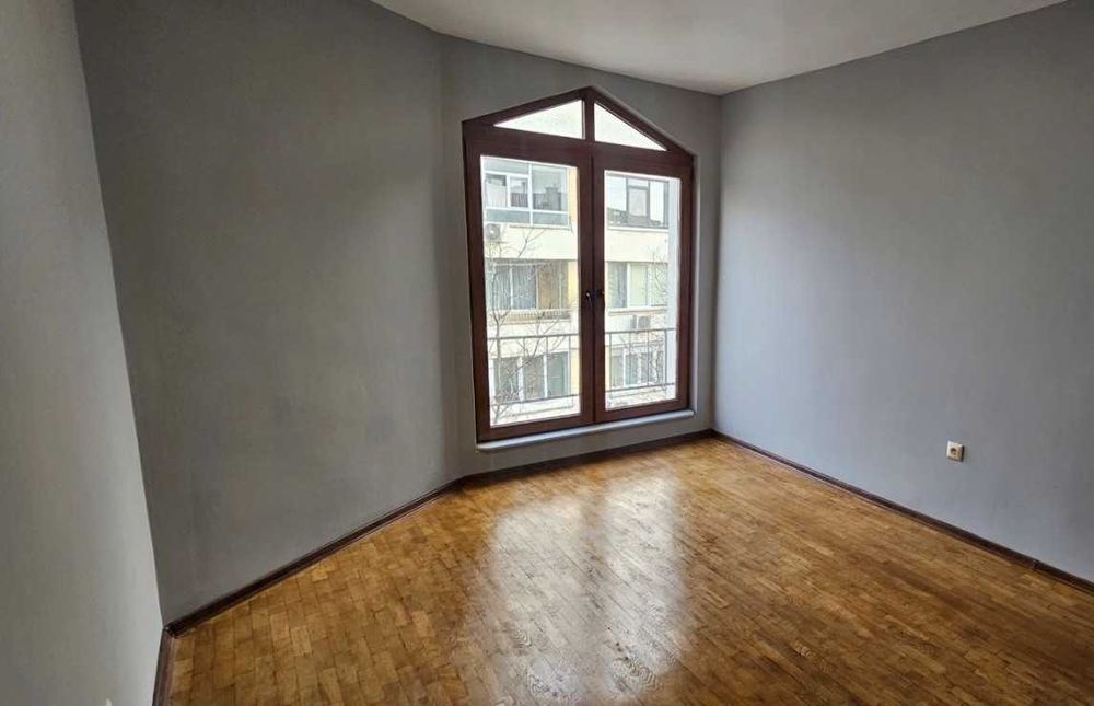 Двустаен апартамент в район Зимно Кино Тракия- в близост до Гранд Мол!