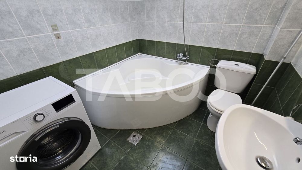 Casa de inchiriat 3 camere si 425mp curte libera in Sura Mare
