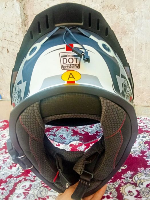 Продаётся шлем. В хорошем состоянии новый.