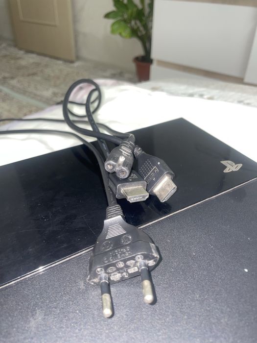 Продам PS4 fat 500гб срочно продам