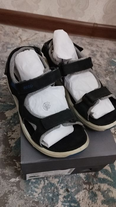 Продам сандалии ECCO