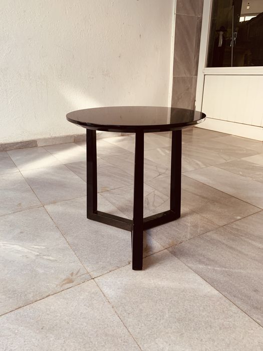 Дизайнерска италианска помощна маса – гланц черен плот, модерен стил