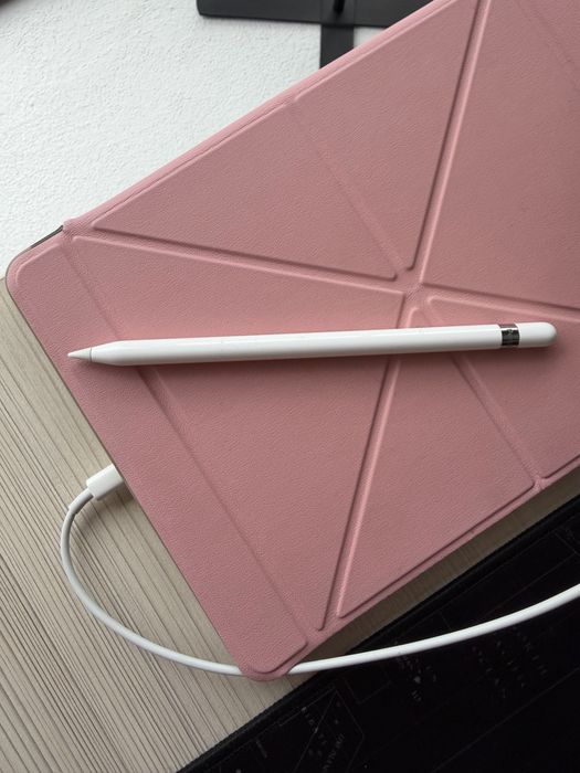Apple ipad 8th. generation, rose gold.