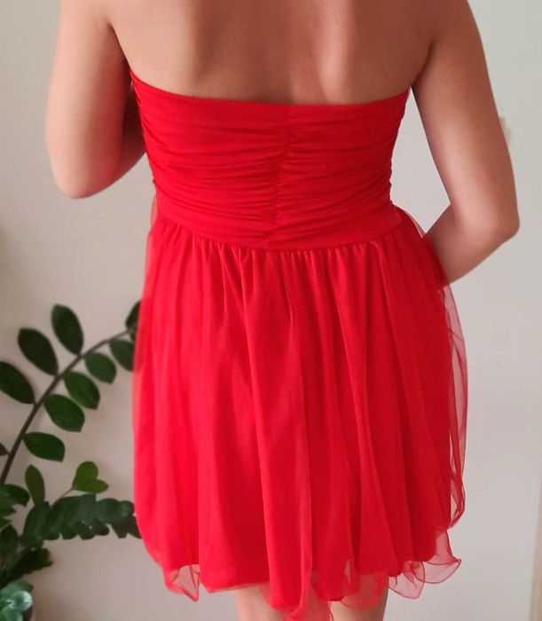 Рокля за повод в червено