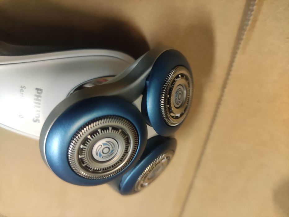 Продавам philips serie 7000
