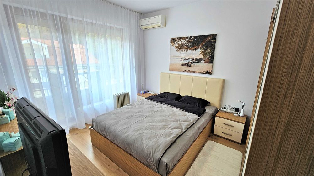 Многостаен апартамент с две паркоместа първа линия море Кабакум, Варна