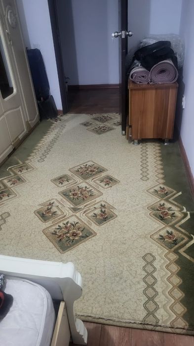 шерстяной ковер в хорошем состояние