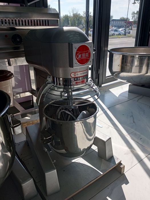 Meksir 30 litrli boshqa xillari ham bor garantiya bor 3 ta nasatkali