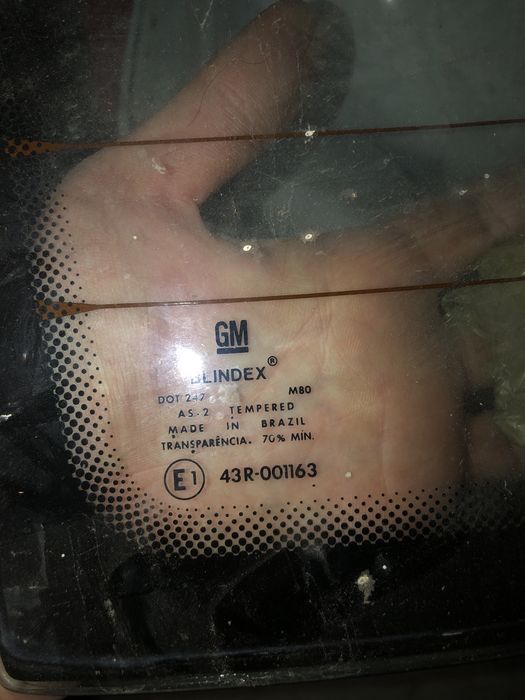 Стекла лобовые на разные авто