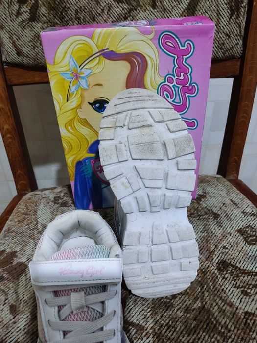 Кроссовки для девочек