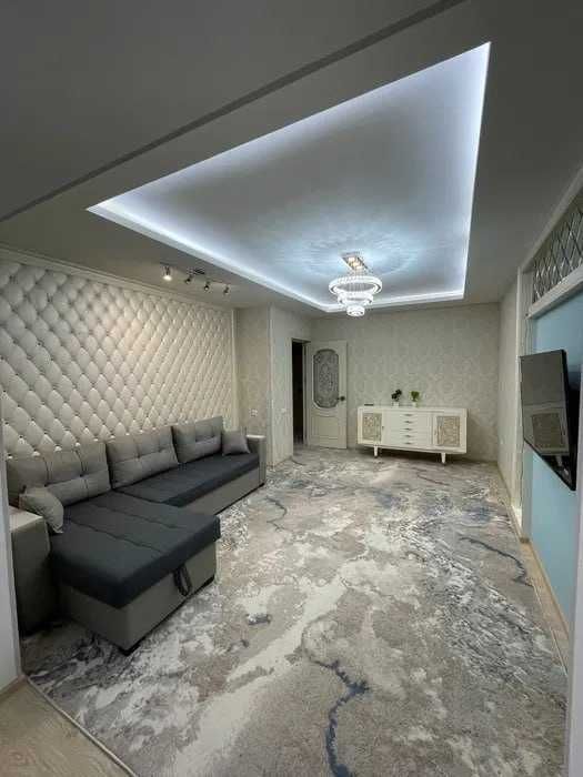 Сдаётся срочно 2 комнатная квартира на метро Максима горького