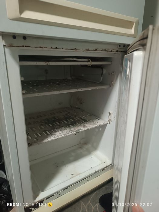 Xoladilnik sotiladi srochna