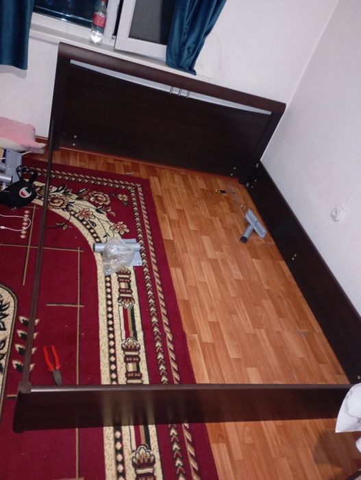 Шкаф, төсек, холодильник сатылады.