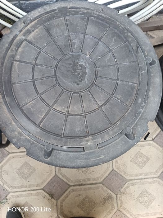 Люк водопроводный