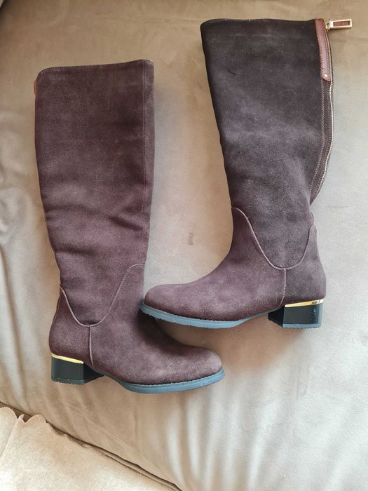 Нови велурени ботуши