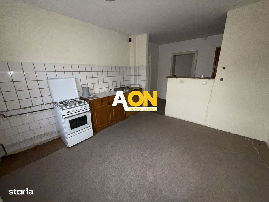 De vanzare apartament 3 camere, Cetate