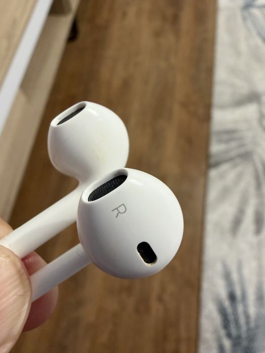 Se vinde cablu de date Lightning to USB -C si casti Apple