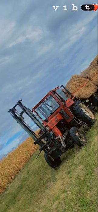 De vânzare sau schimb cu grebla braț stivuitor cu adaptare făcută pentru tractor UTB 650