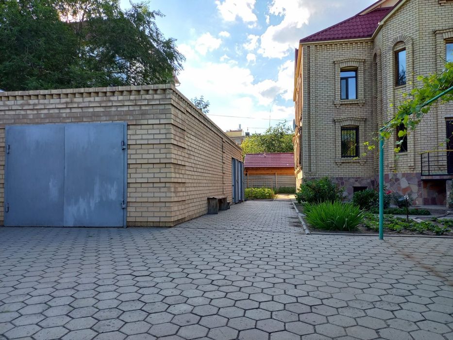 Продам коттедж в центре города