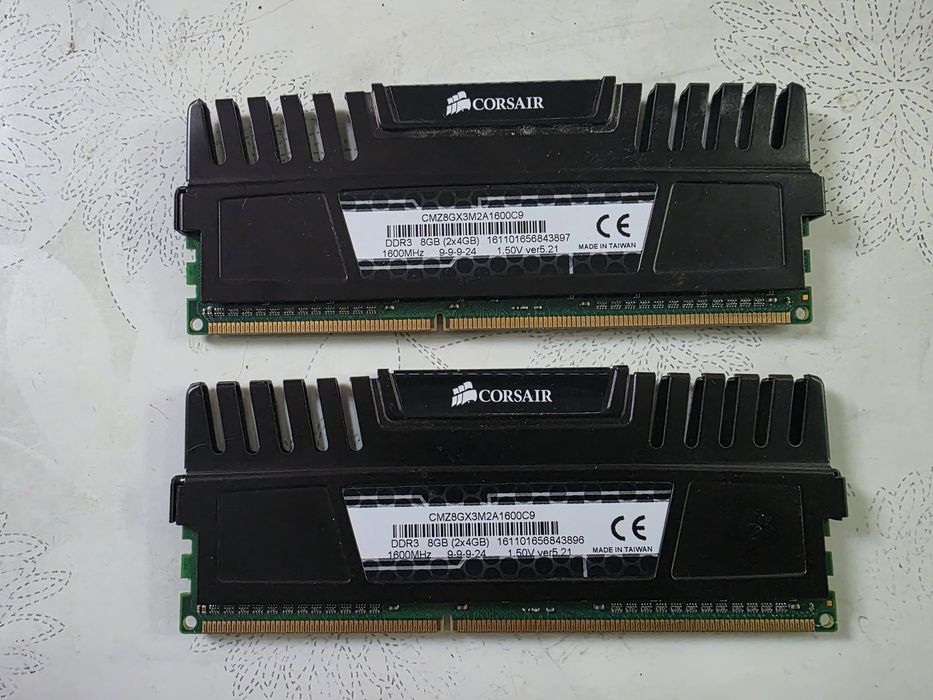 Vand Kituri RAM DDR3 8 gb si alte memorii