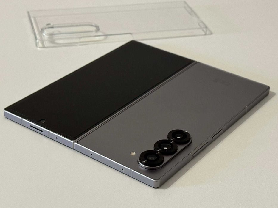 Бартер! Като НОВ! Galaxy Z Fold 6 512/12GB Silver Shadow (Сив)