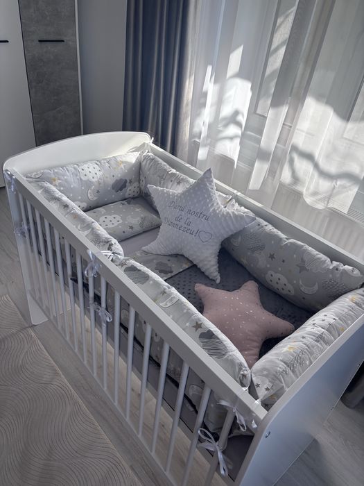 Pat+saltea+ lenjerie cu 6 bucati perne lungi, protectii laterale patut