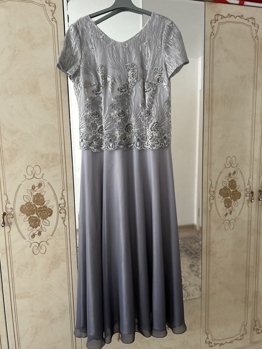 Продам платье вечерние