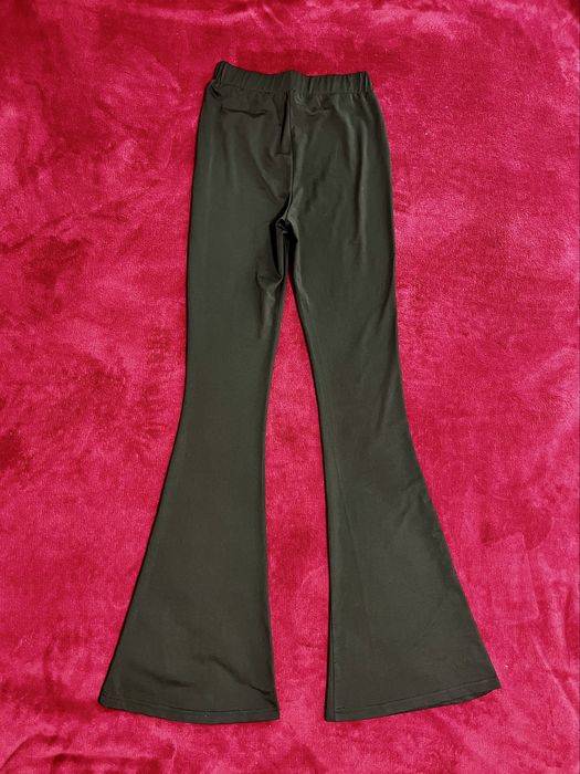 Pantaloni evazati