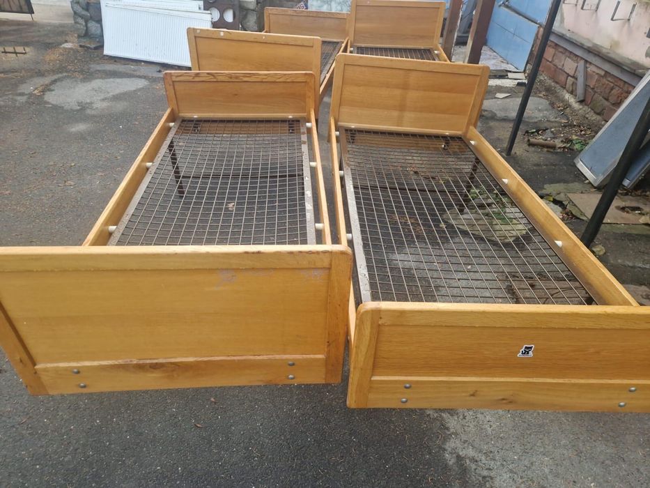 Vand paturi de metal cu cadru de lemn 2m / 90 cm