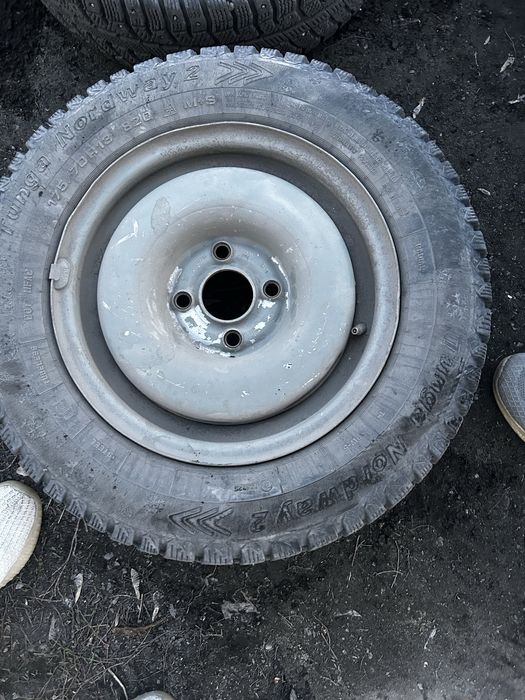 Продам комплект резины с дисками